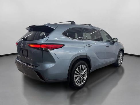 Used 2022 Toyota Highlander Platinum image 10