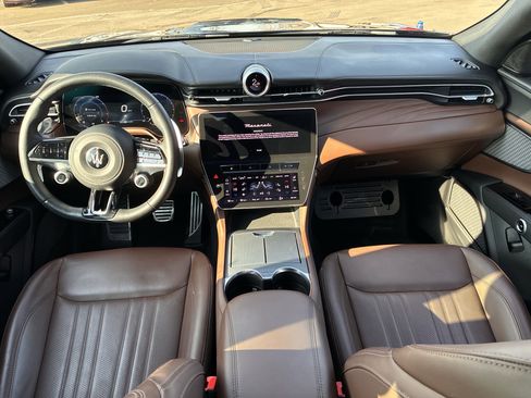 Used 2023 Maserati Grecale GT image 2