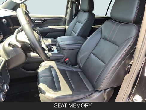 Used 2025 Chevrolet Suburban RST w/ Comfort Package AWD/4WD image 14