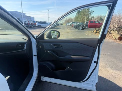 Used 2023 Nissan Rogue S AWD/4WD image 43