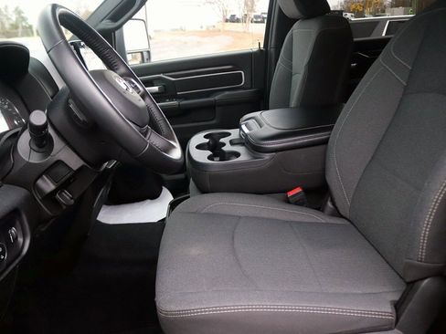 Used 2024 RAM 2500 Big Horn w/ Safety Group image 14