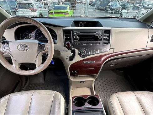 Used 2014 Toyota Sienna XLE FWD image 14