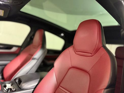 Used 2024 Porsche Cayenne Coupe image 17