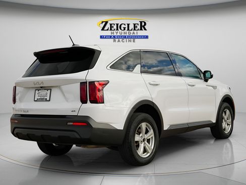 Used 2023 Kia Sorento LX AWD/4WD image 8