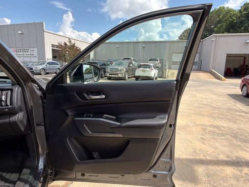 Certified 2026 Nissan Pathfinder SL AWD/4WD image 16