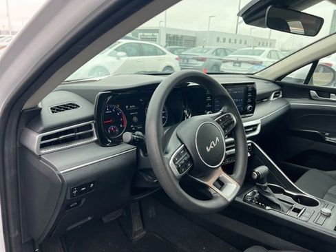 Used 2022 Kia K5 LXS image 10