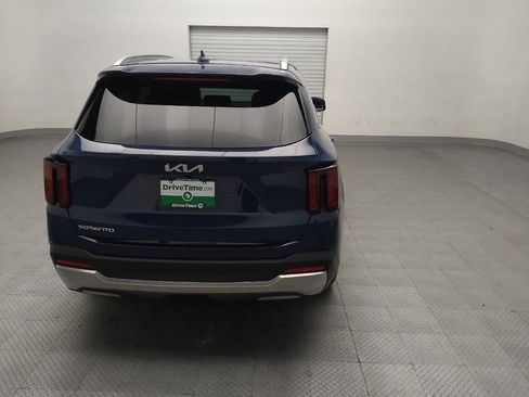 Used 2024 Kia Sorento S w/ Panoramic Sunroof Package FWD image 7