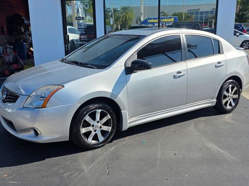 Used 2012 Nissan Sentra 2.0 SR w/ Special Edition Pkg FWD image 3