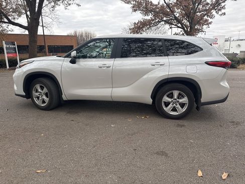 Used 2023 Toyota Highlander LE image 8