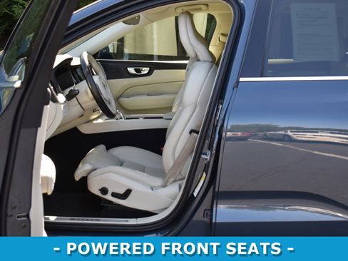 Used 2019 Volvo XC60 T8 Momentum w/ Advanced Package image 4