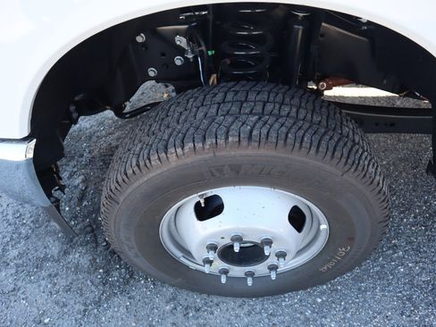 New 2025 Ford F350 XL w/ XL Chrome Package image 13