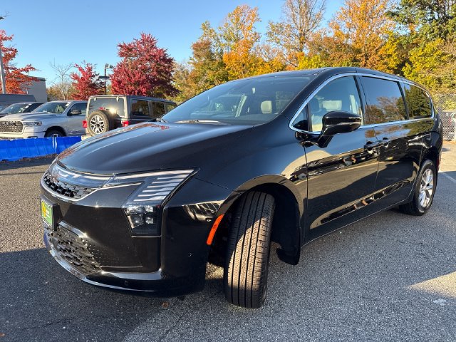 New 2027 Chrysler Pacifica Select w/ Family Tech Group AWD/4WD image 3