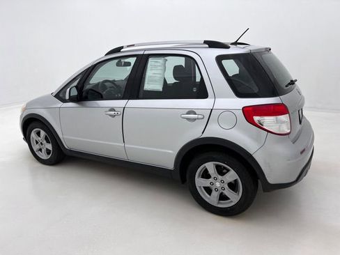 Used 2010 Suzuki SX4 Touring AWD/4WD image 10