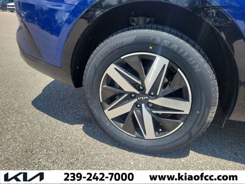 Certified 2023 Kia Sorento S w/ Panoramic Sunroof Package FWD image 9