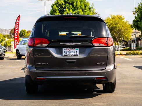 Used 2020 Chrysler Pacifica Limited FWD image 8