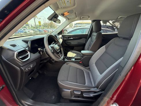 Used 2025 Chevrolet TrailBlazer LT FWD image 25