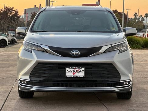 Certified 2023 Toyota Sienna XLE image 11
