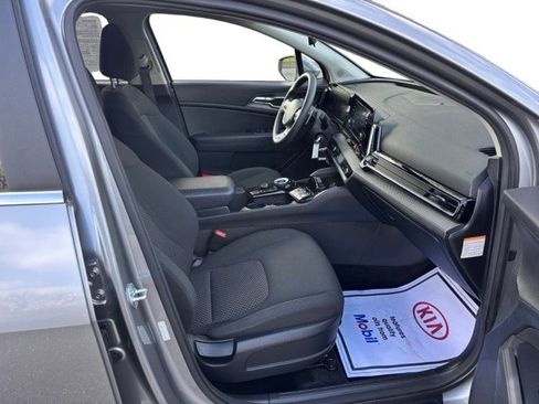 Used 2023 Kia Sportage LX image 11
