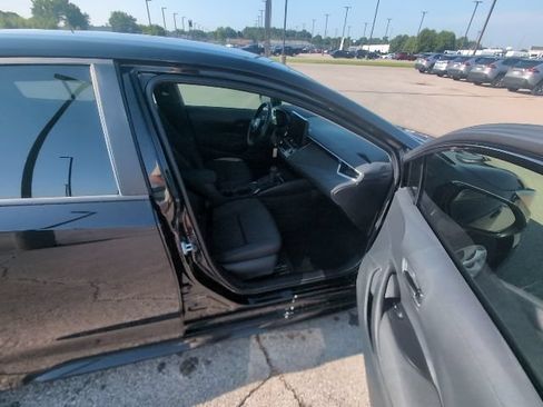 Used 2025 Toyota Corolla LE FWD image 3
