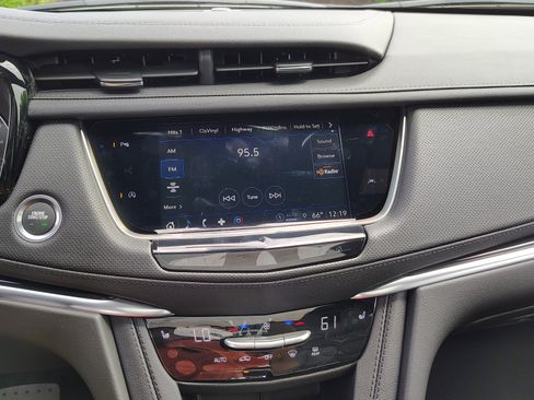 New 2025 Cadillac XT6 Luxury image 24