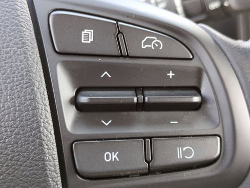 Certified 2025 Hyundai Venue Limited FWD image 22