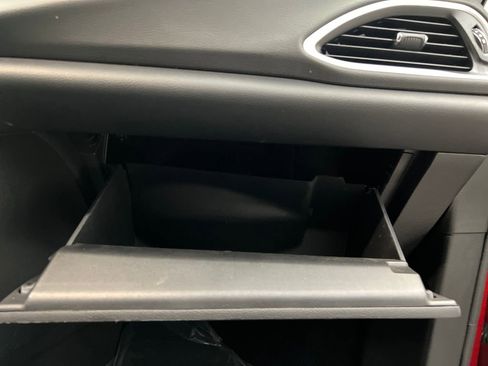 Used 2025 Chrysler Pacifica Select FWD image 34