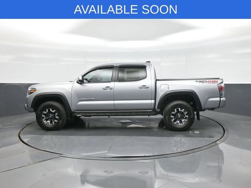 Used 2021 Toyota Tacoma TRD Off-Road w/ TRD Premium Off Road Package image 4