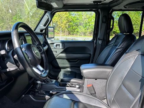 Used 2018 Jeep Wrangler Unlimited Sahara AWD/4WD image 13