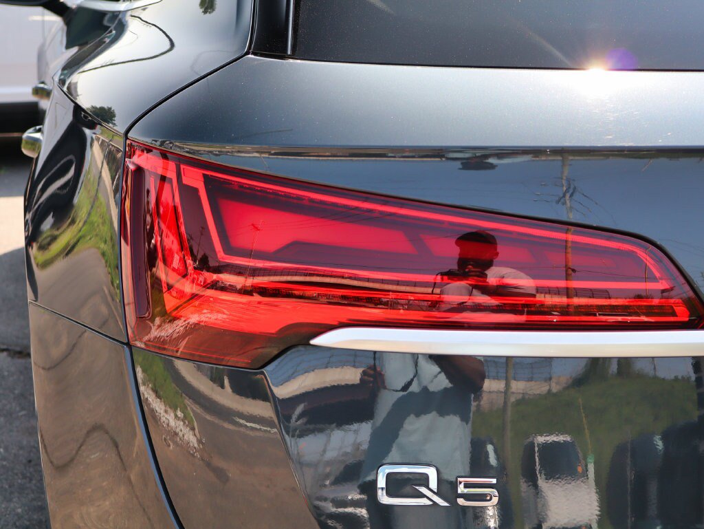 Used 2021 Audi Q5 2.0T Premium Plus w/ Premium Plus Package AWD/4WD image 12