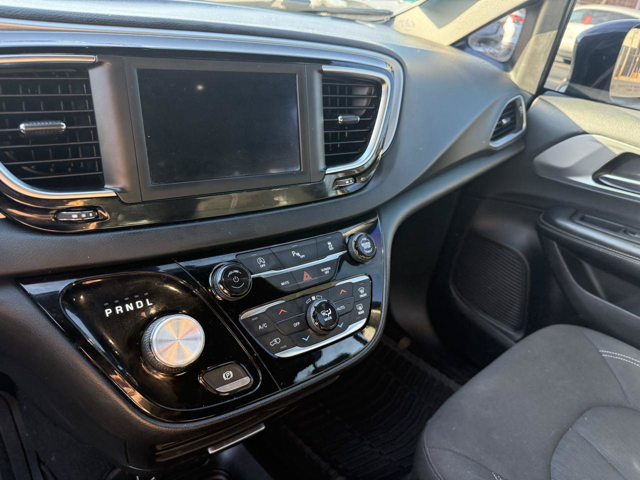 Used 2019 Chrysler Pacifica Touring Plus w/ S Appearance Package FWD image 14