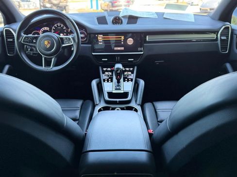 Used 2023 Porsche Cayenne Platinum Edition AWD/4WD image 19