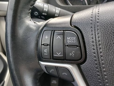 Used 2019 Toyota Highlander XLE FWD image 22