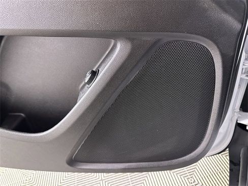 Used 2021 Chevrolet Traverse LT image 24