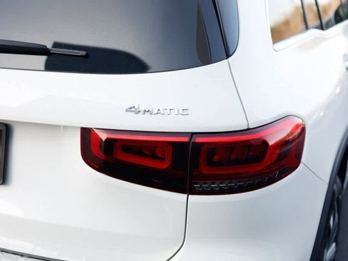 Certified 2022 Mercedes-Benz GLB 250 4MATIC w/ Premium Package Lite image 23