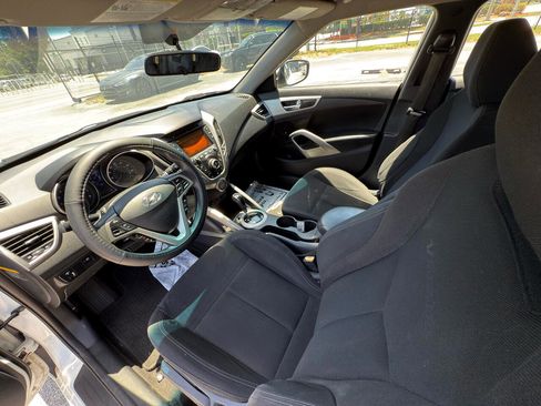Used 2016 Hyundai Veloster Base 6MT image 12