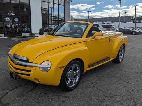 Used 2004 Chevrolet SSR w/ Preferred Equipment Group RWD image 26