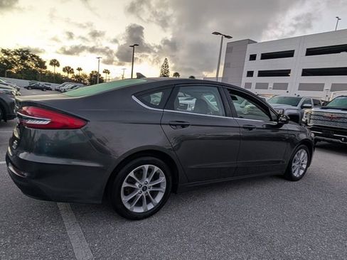 Used 2020 Ford Fusion SE image 12