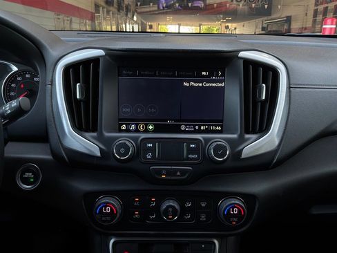 Used 2024 GMC Terrain SLT AWD/4WD image 32