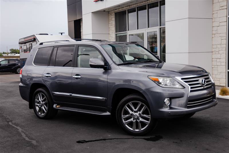 Used 2015 Lexus LX 570 4WD w/ Luxury Package image 3
