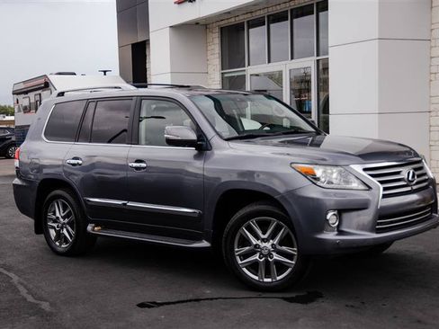 Used 2015 Lexus LX 570 4WD w/ Luxury Package image 3