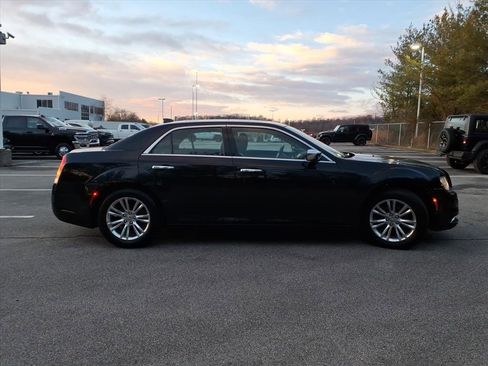 Used 2016 Chrysler 300 C image 5