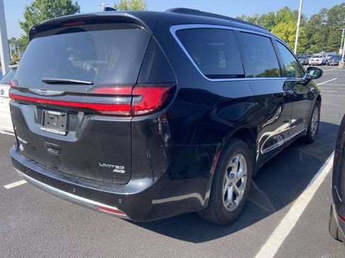 Used 2023 Chrysler Pacifica Limited AWD/4WD image 10