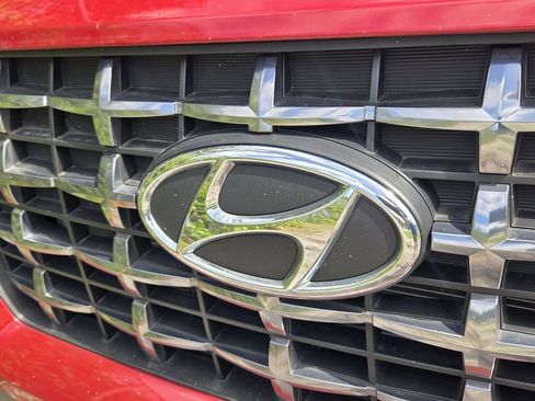 Used 2023 Hyundai Venue SEL FWD image 9
