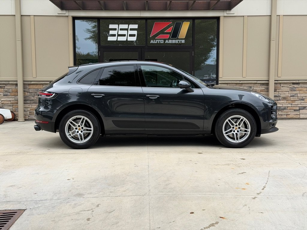 Used 2021 Porsche Macan AWD/4WD image 2