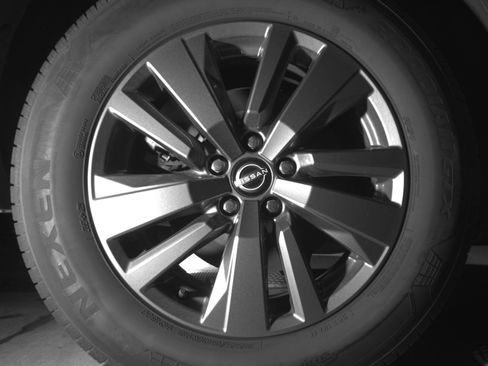 Used 2024 Nissan Pathfinder SV FWD image 15