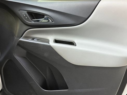 Used 2023 Chevrolet Equinox LS image 38