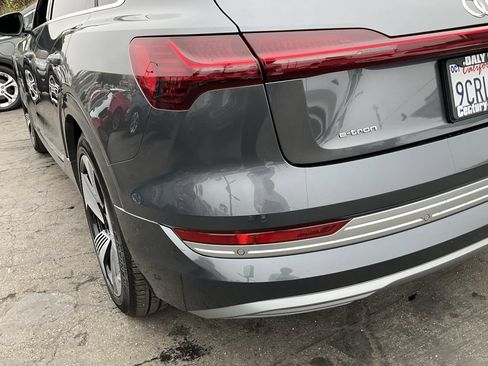 Used 2019 Audi e-tron Prestige w/ Prestige Package image 85