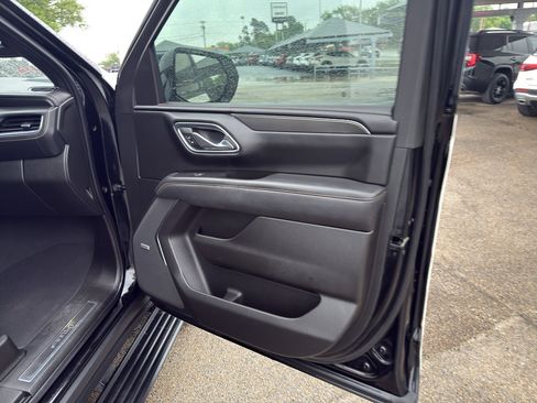 Used 2023 GMC Yukon XL AT4 w/ Technology Package AWD/4WD image 13