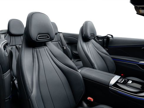 Used 2025 Mercedes-Benz CLE 450 4MATIC Cabriolet w/ Night Package image 37