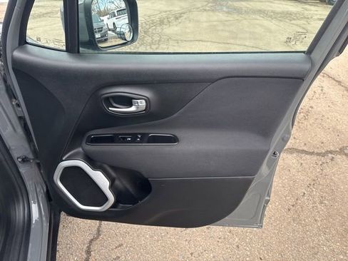 Used 2021 Jeep Renegade Latitude w/ Luxury Group I image 14